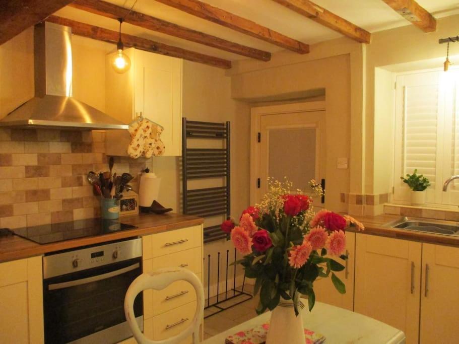 1800 Period Grade 2 Listed Cottage Addingham Екстериор снимка