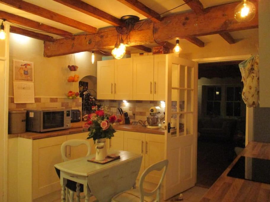 1800 Period Grade 2 Listed Cottage Addingham Екстериор снимка