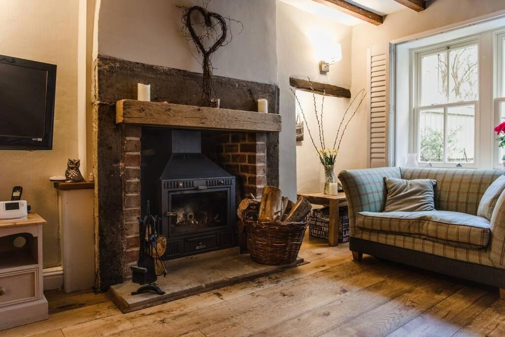 1800 Period Grade 2 Listed Cottage Addingham Екстериор снимка